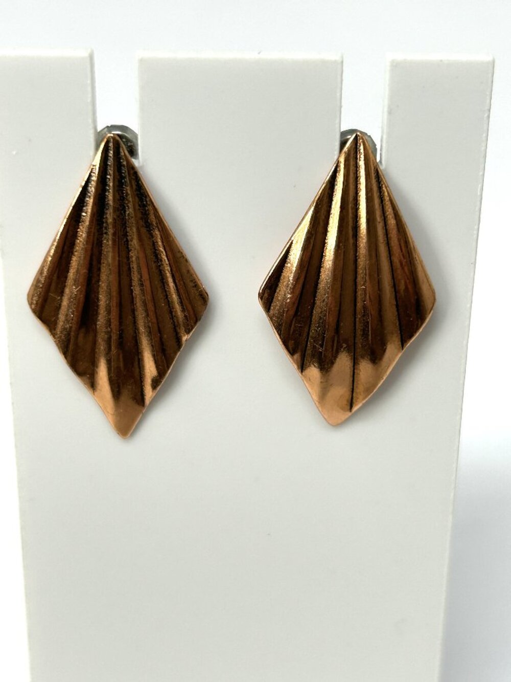Vtg Solid Copper Woman’s Earrings 1.25” Diamond Fluted MCM Design Post Back 3.2g